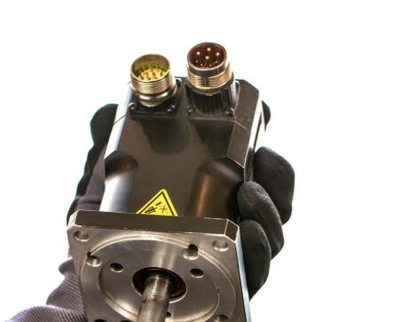 電動機的轉子由哪三部分組成？核心構造與功能全解析